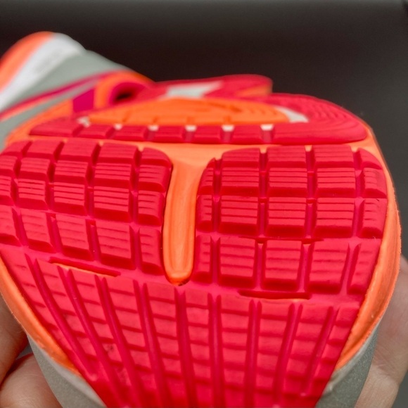 NIKE Dual‎ Fusion 3 running shoe, size 6.5 youth or 8.5 women's. - Picture 13 of 14